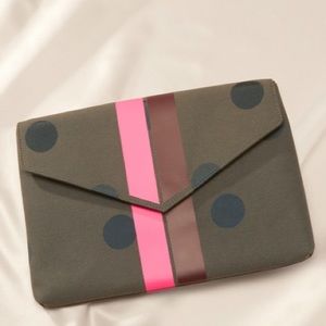 Stella & Dot Olive Dot Bellamy Clutch